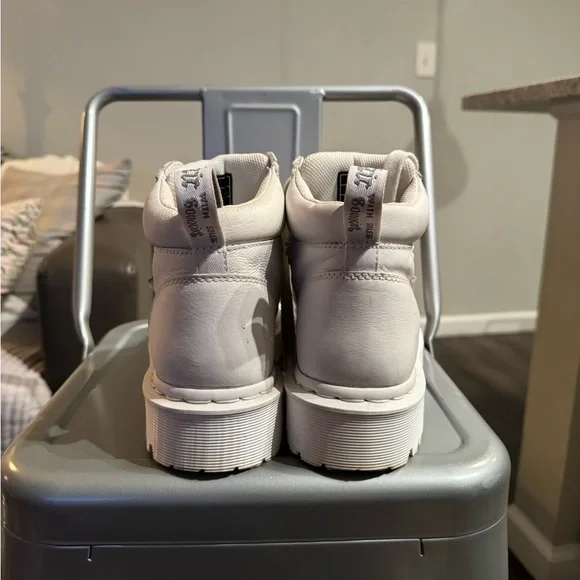 Dr. Marten’s Zuma II Women’s Leather Chunky Boots - Picture 10 of 12